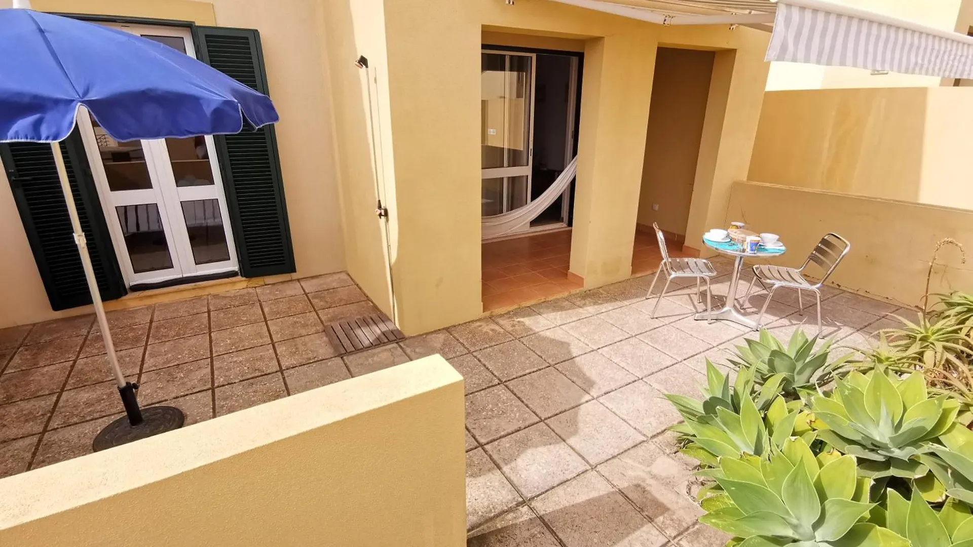 Sea & Sand Guest House بورتو سانتو