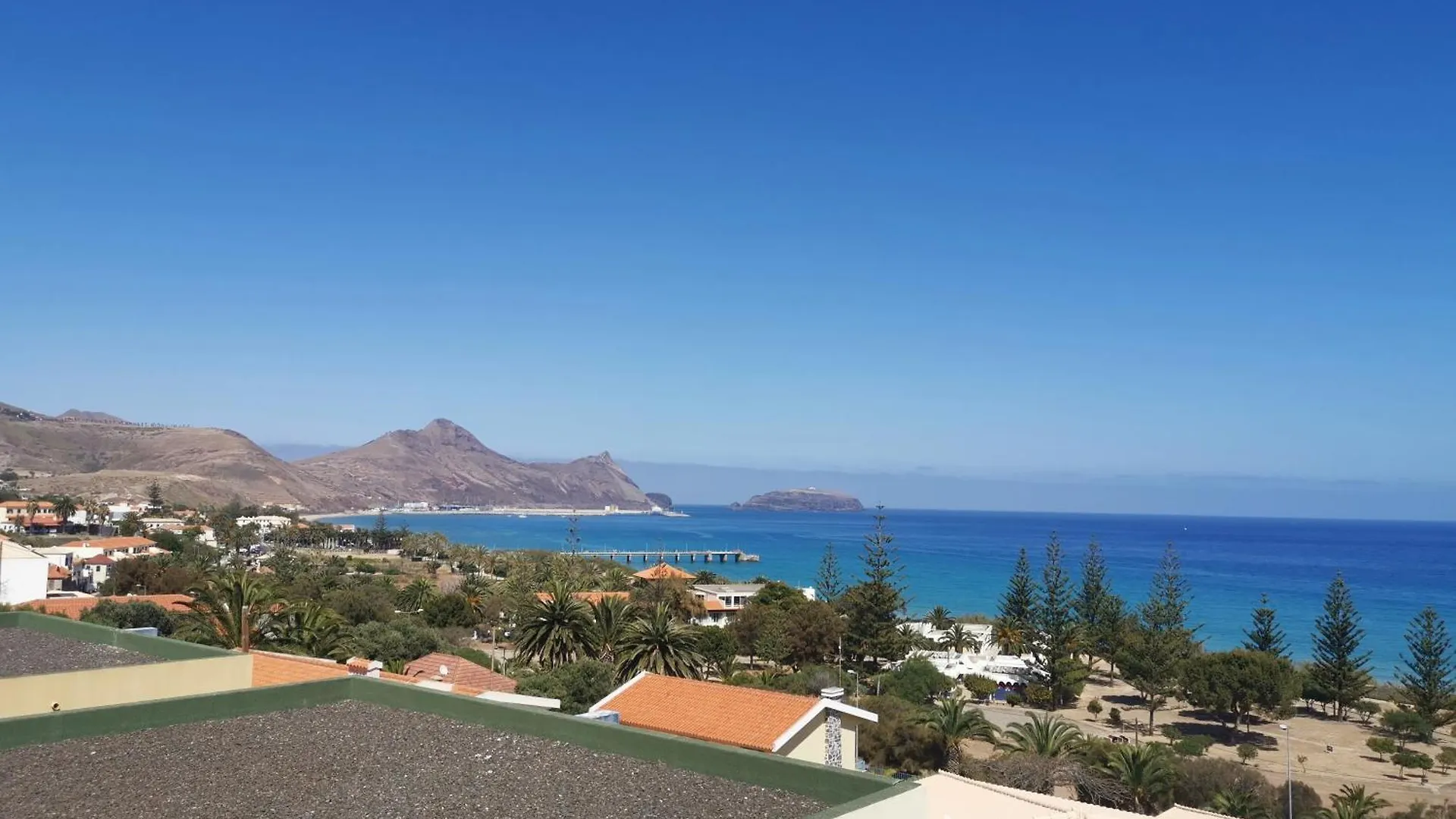 Sea & Sand Guest House بورتو سانتو